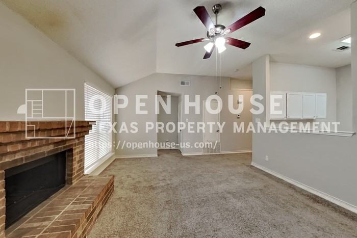 400 Valley Mills Dr - Photo 6 of 20