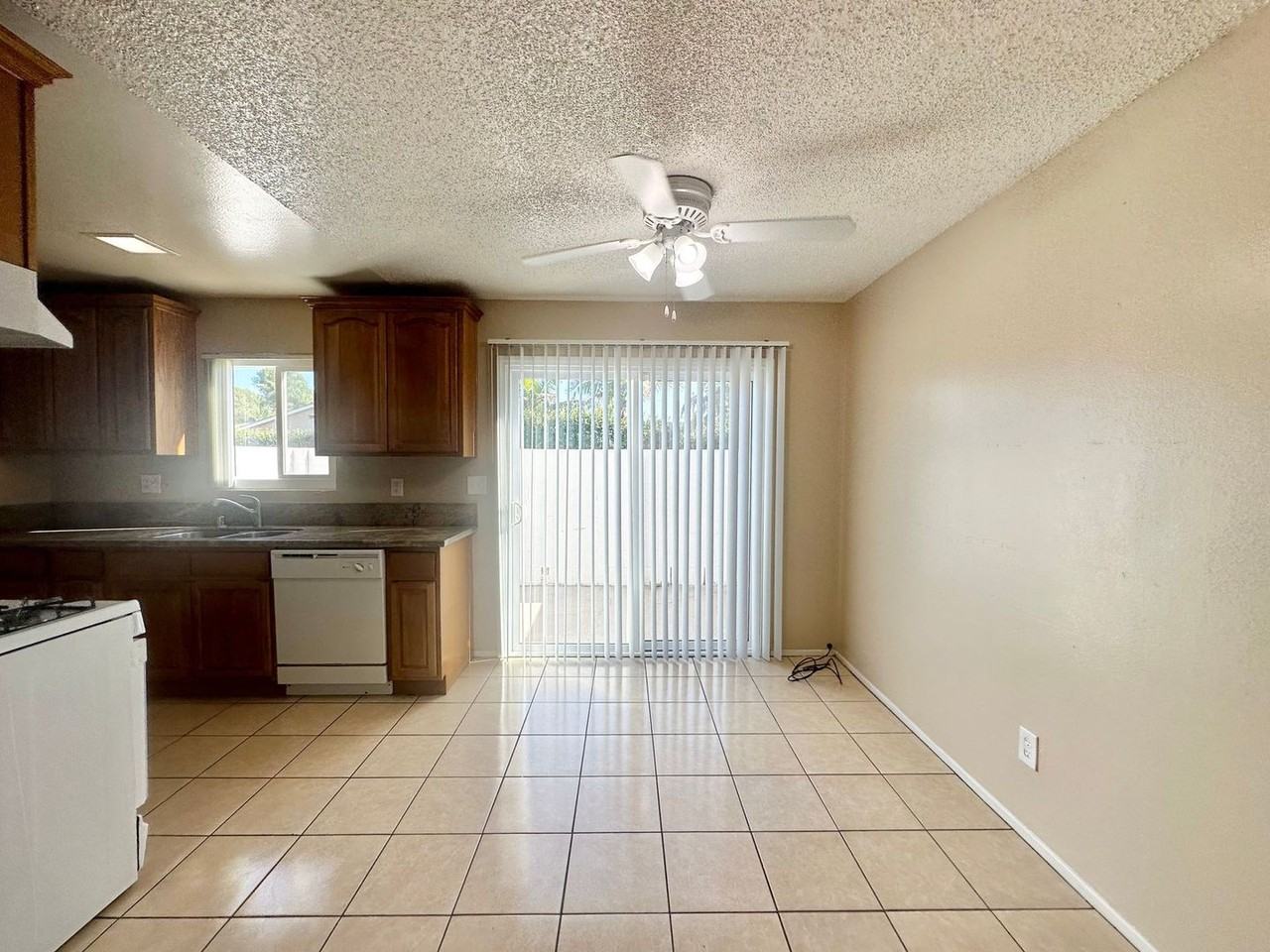 2810 -2820 Huntington St & 312 - 324 Clay Avenue - Photo 7 of 16