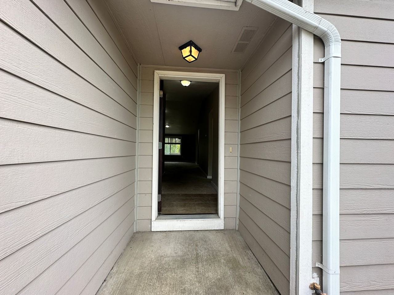 622 Trinity St Ne - Photo 3 of 16