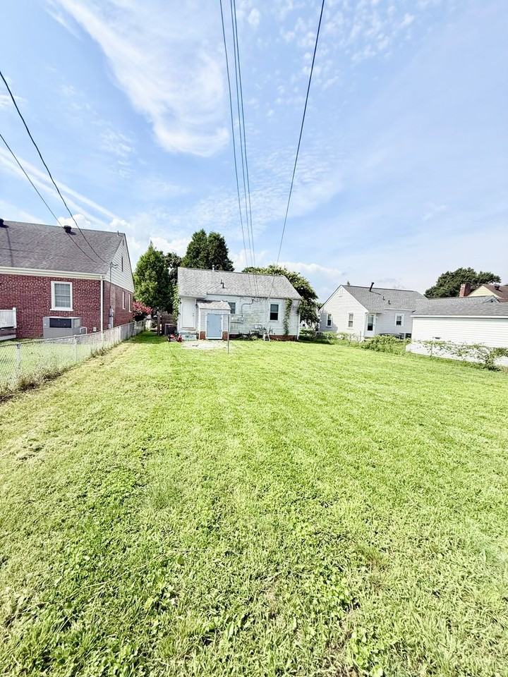 1106 Althea Pkwy - Photo 2 of 15