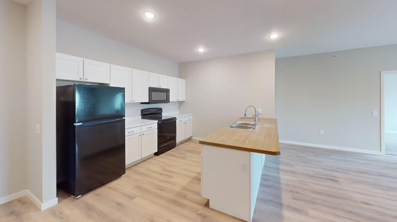 South Pointe Apartments - Photo 3 of 16