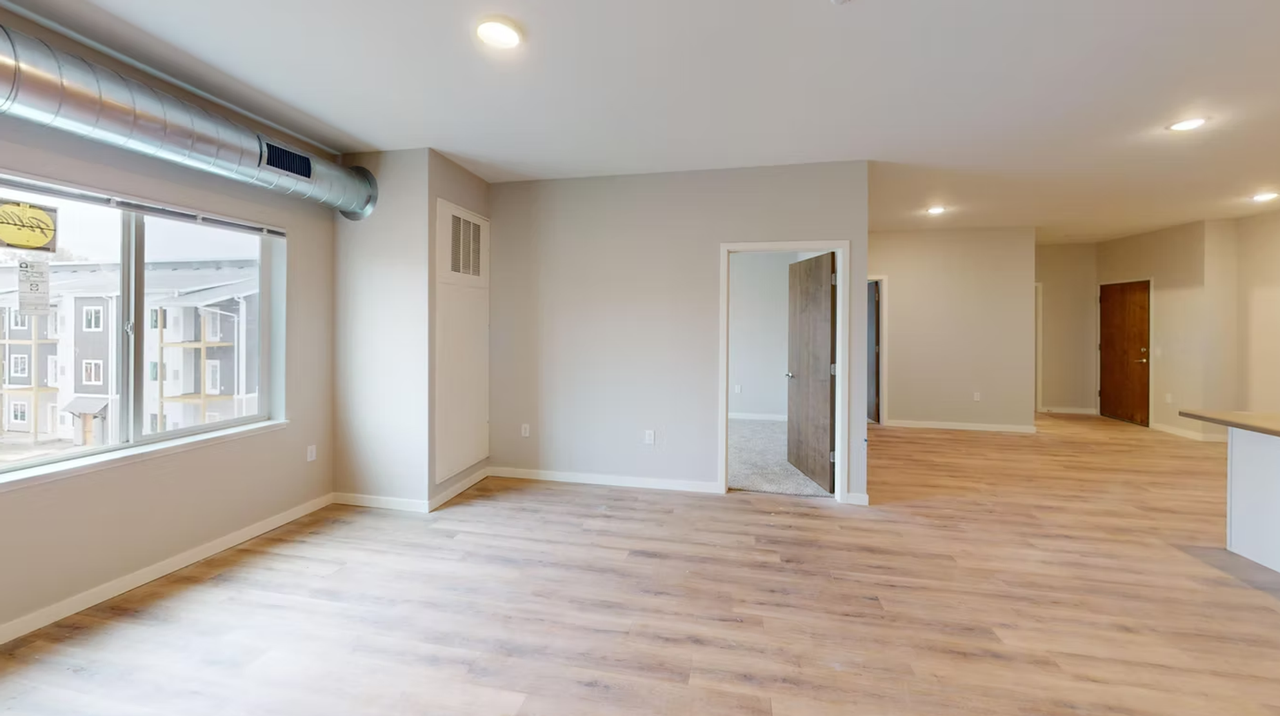 South Pointe Apartments - Photo 4 of 16
