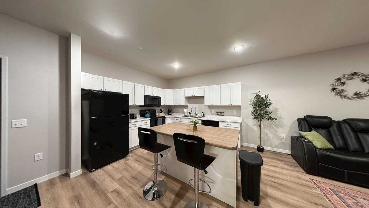 South Pointe Apartments - Photo 6 of 16