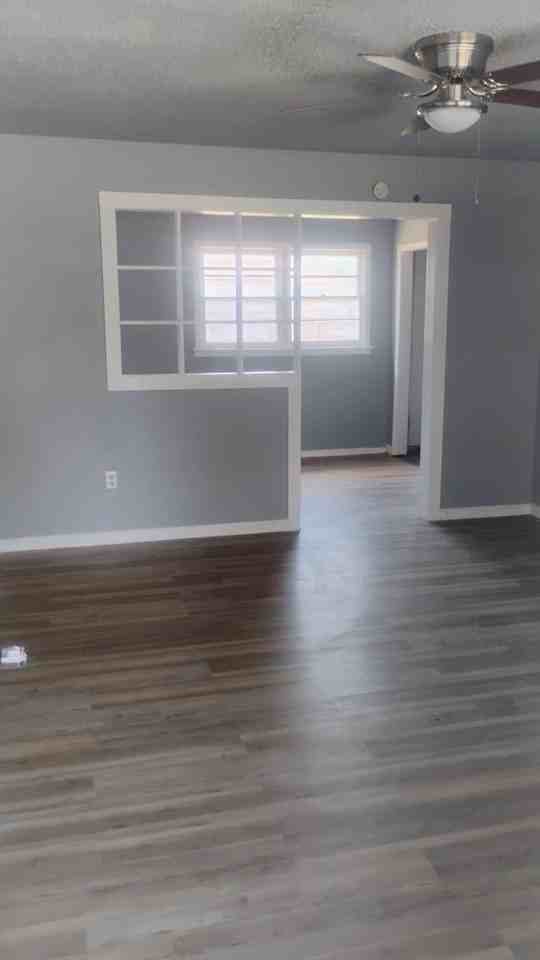 313 52nd St - Photo 2 of 9