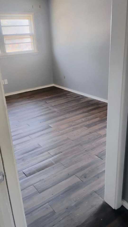 313 52nd St - Photo 7 of 9