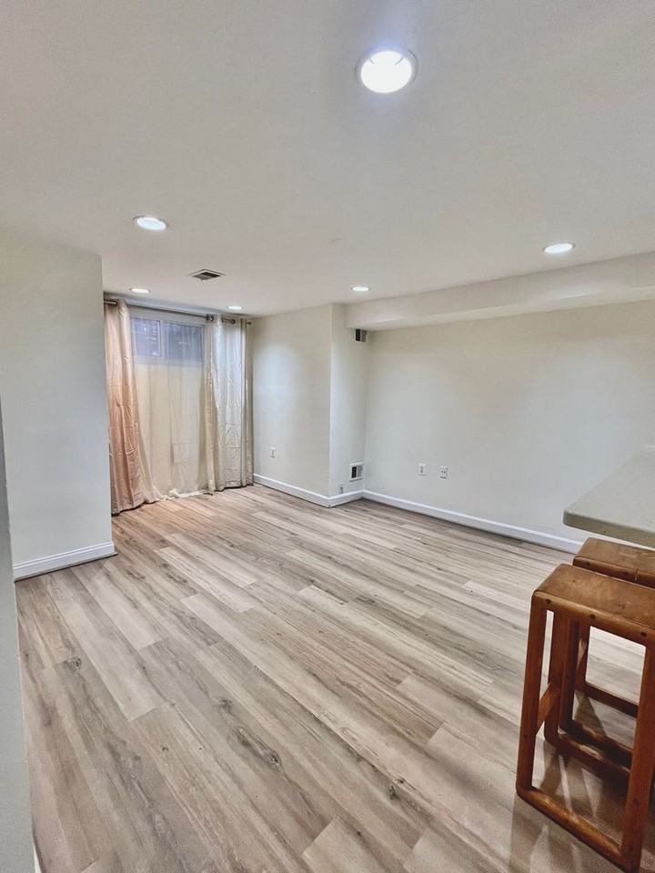 1446 Newton St Nw - Photo 3 of 14
