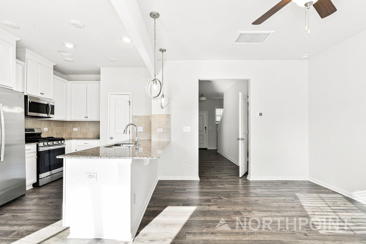 3740 Yorkshire Pl - Photo 3 of 15