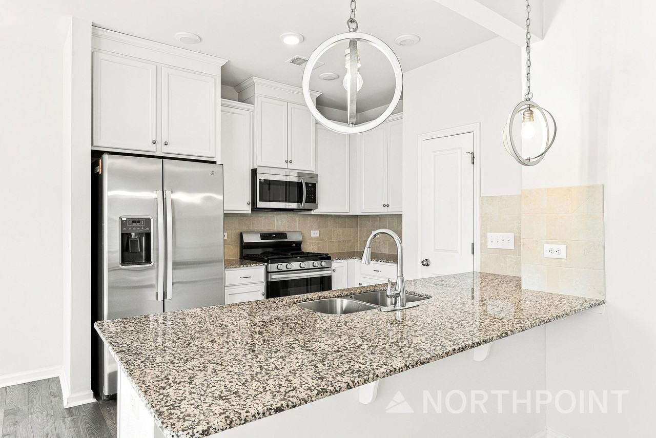 3740 Yorkshire Pl - Photo 6 of 15