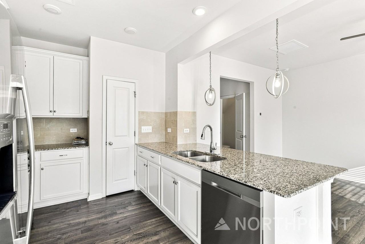 3740 Yorkshire Pl - Photo 7 of 15