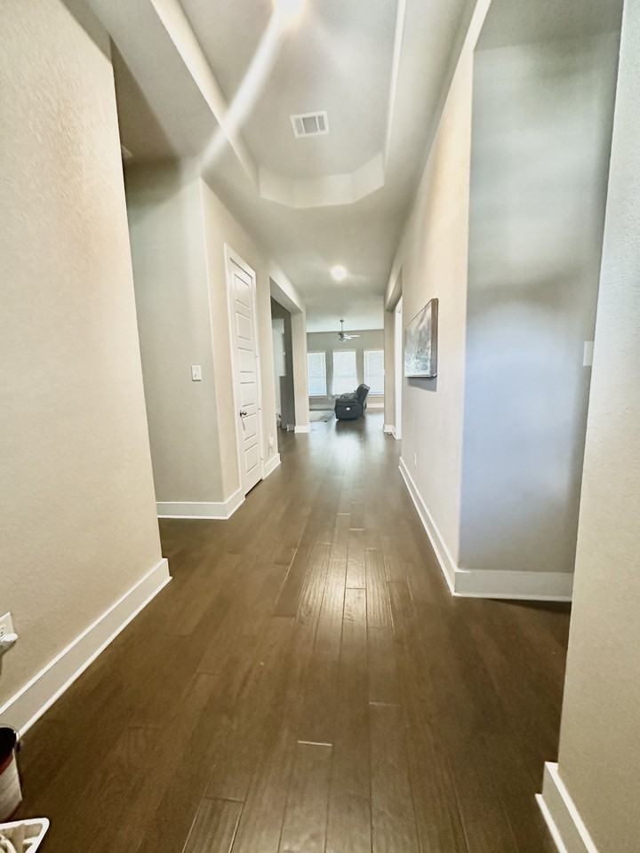 7606 Foss Aly #NA - Photo 2 of 14