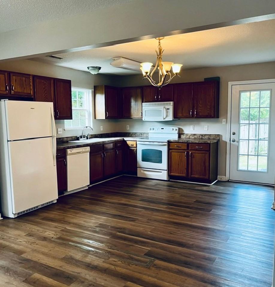 1916 Palma Way - Photo 4 of 20