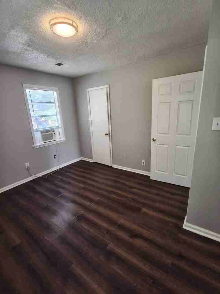 1620 Pennsylvania St - Photo 6 of 9