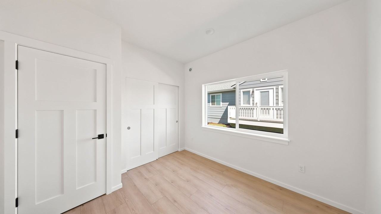 820 28th St - Photo 7 of 14