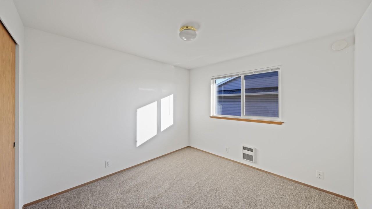 101 S Oak Harbor St #A102 - Photo 6 of 22