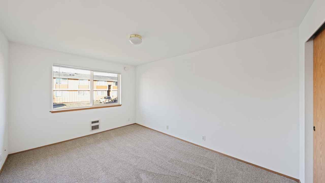 101 S Oak Harbor St #A102 - Photo 7 of 22