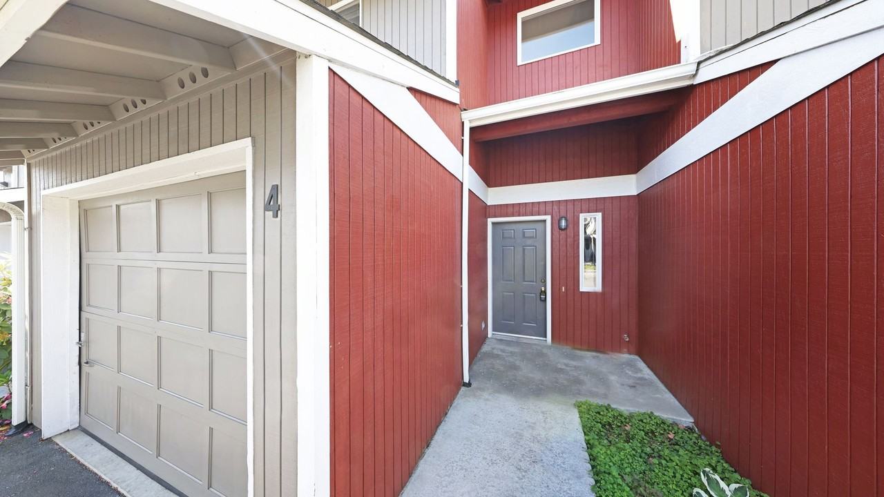 434 S Oak Harbor St #B3 - Photo 2 of 9