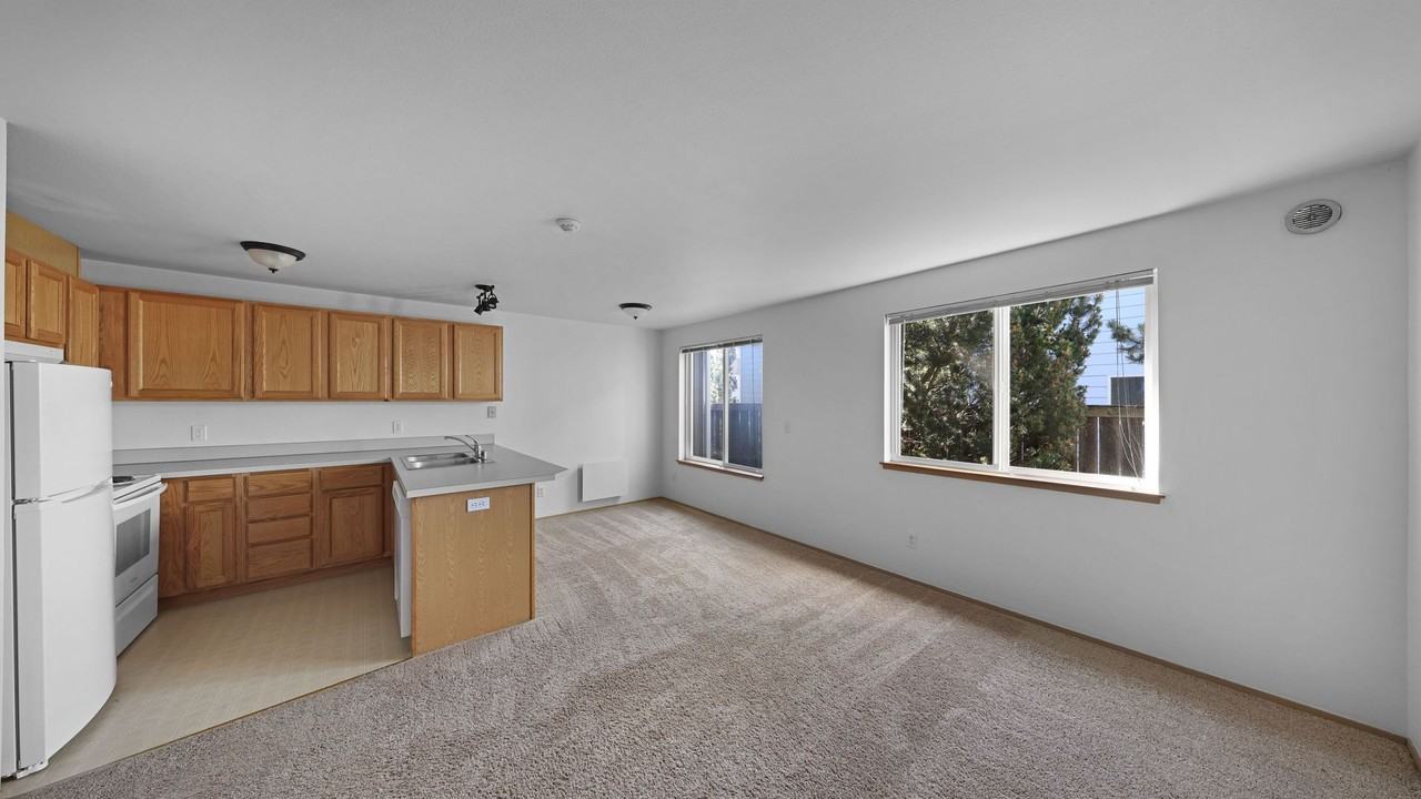 434 S Oak Harbor St #B3 - Photo 5 of 9