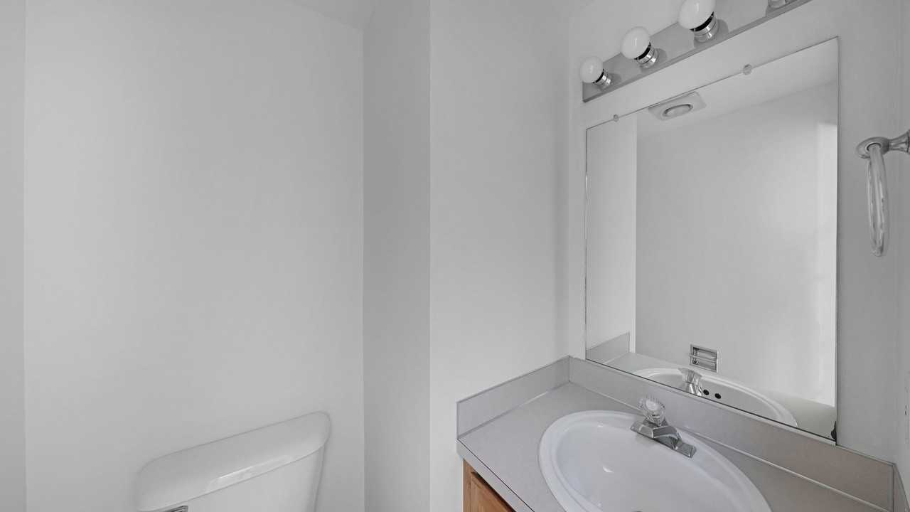 434 S Oak Harbor St #B3 - Photo 6 of 9