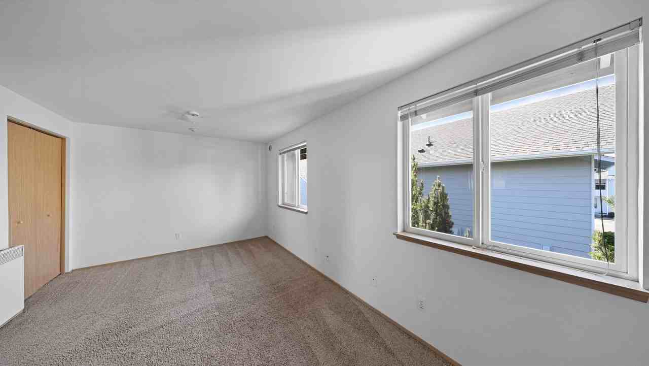 434 S Oak Harbor St #B3 - Photo 7 of 9