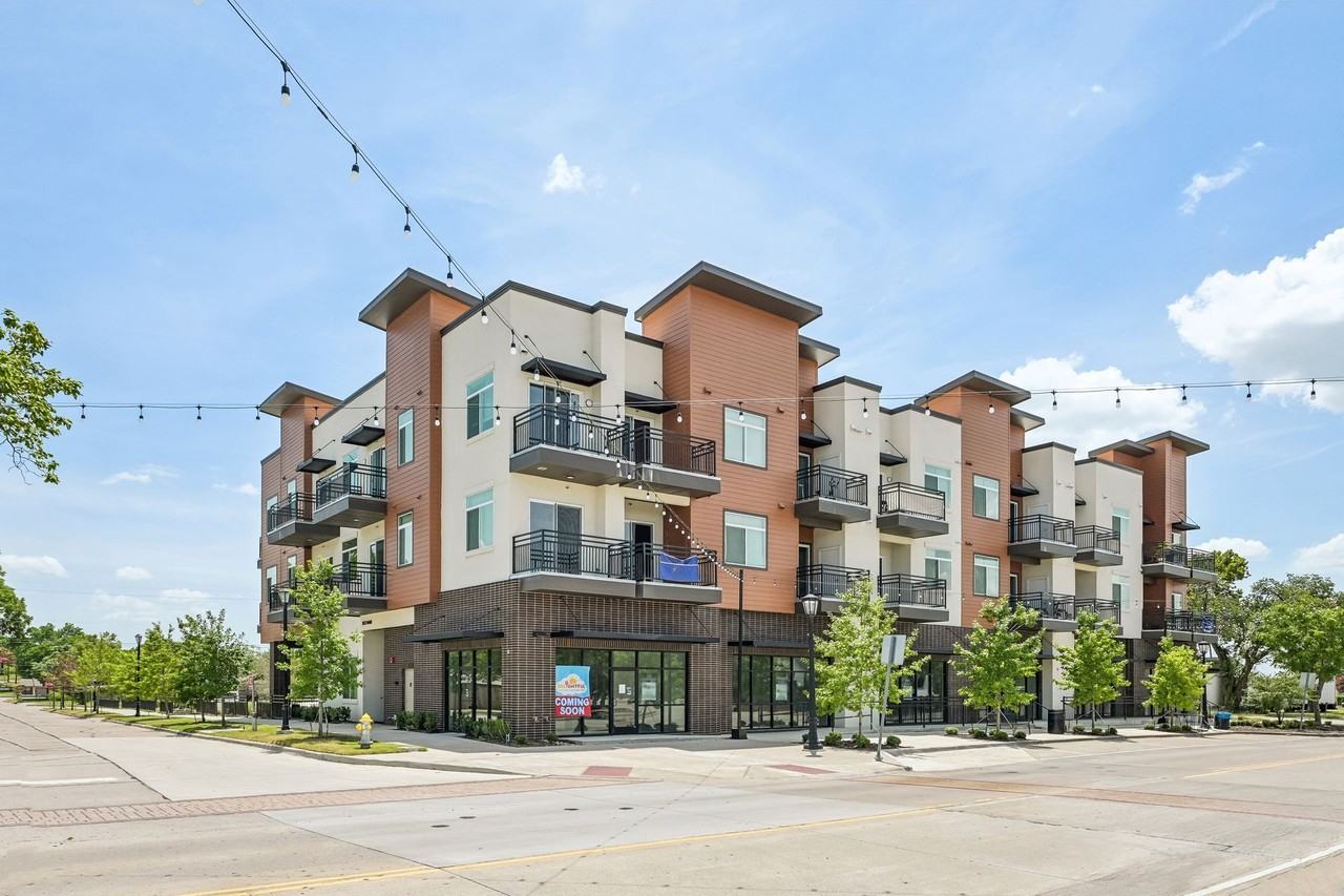 Oasis Vista Apartments - Photo 2 of 12