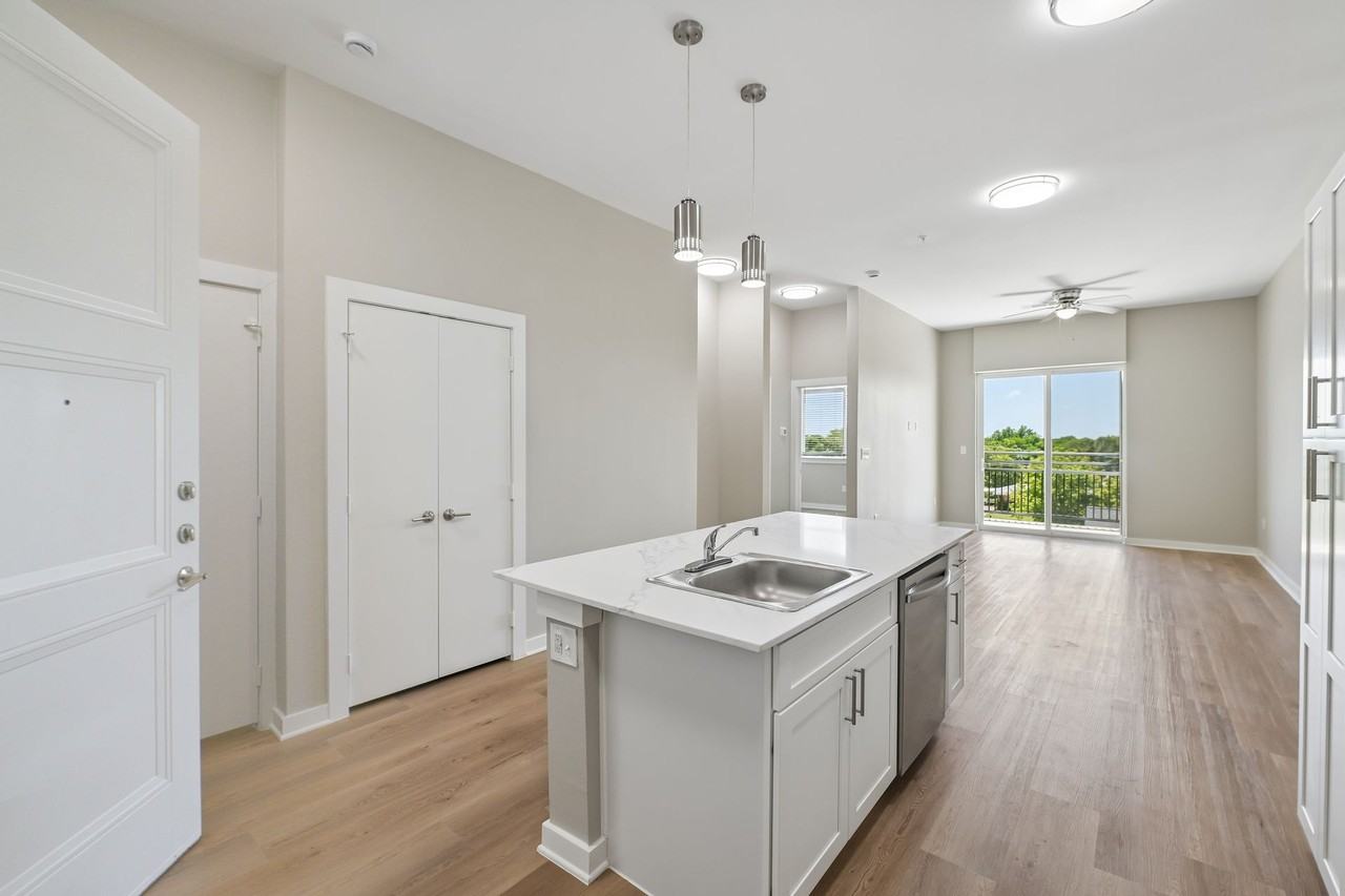 Oasis Vista Apartments - Photo 7 of 12