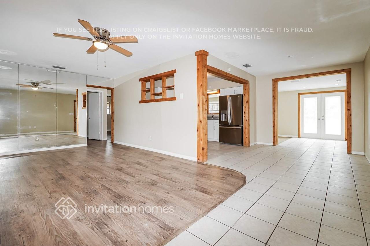 8924 110th Ln - Photo 3 of 17