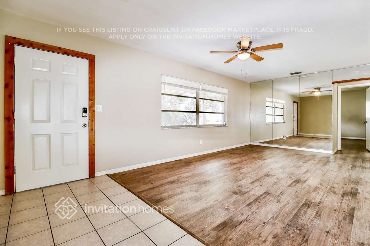 8924 110th Ln - Photo 4 of 17