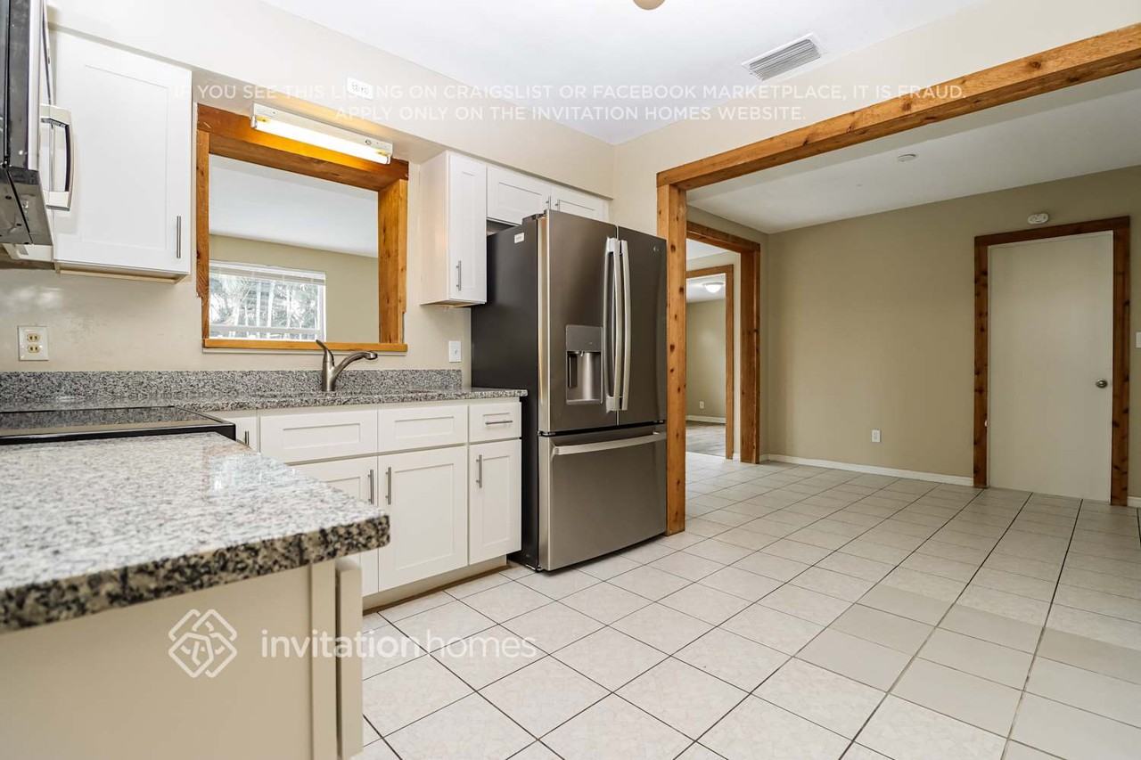 8924 110th Ln - Photo 7 of 17
