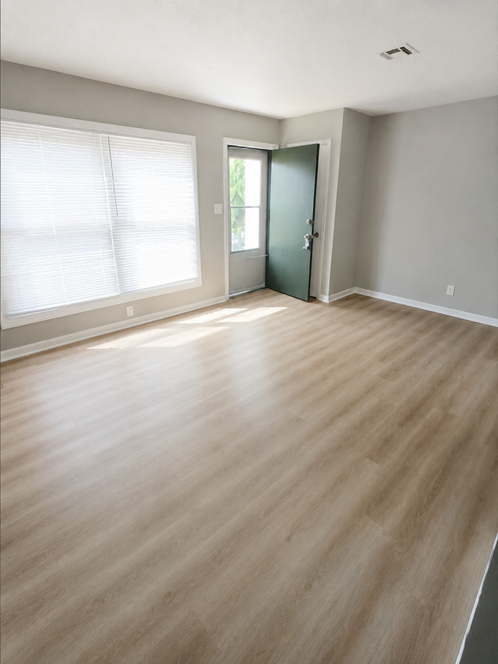 1958 N Lorraine Ave - Photo 3 of 9