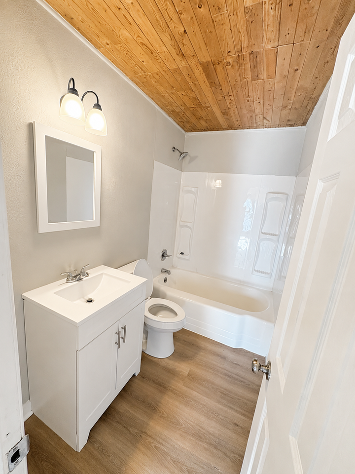 1958 N Lorraine Ave - Photo 6 of 9