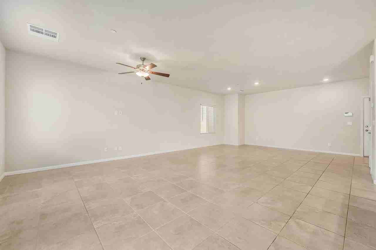 472 Silverweed Ave - Photo 5 of 22