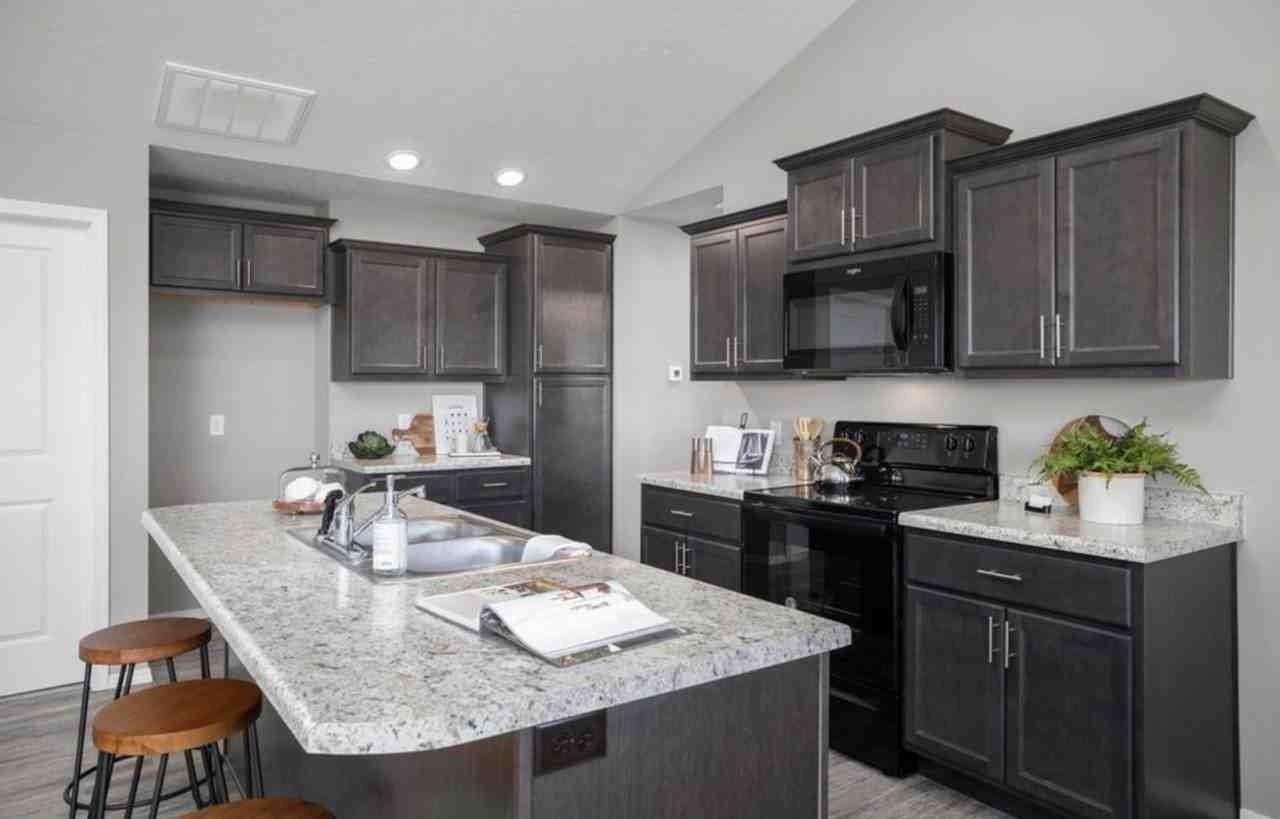 1460 Habersham St - Photo 6 of 9