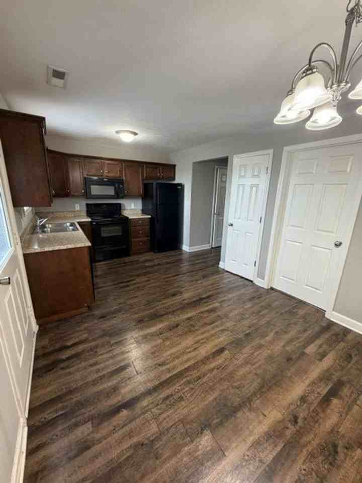 257 Audley Ave - Photo 3 of 12