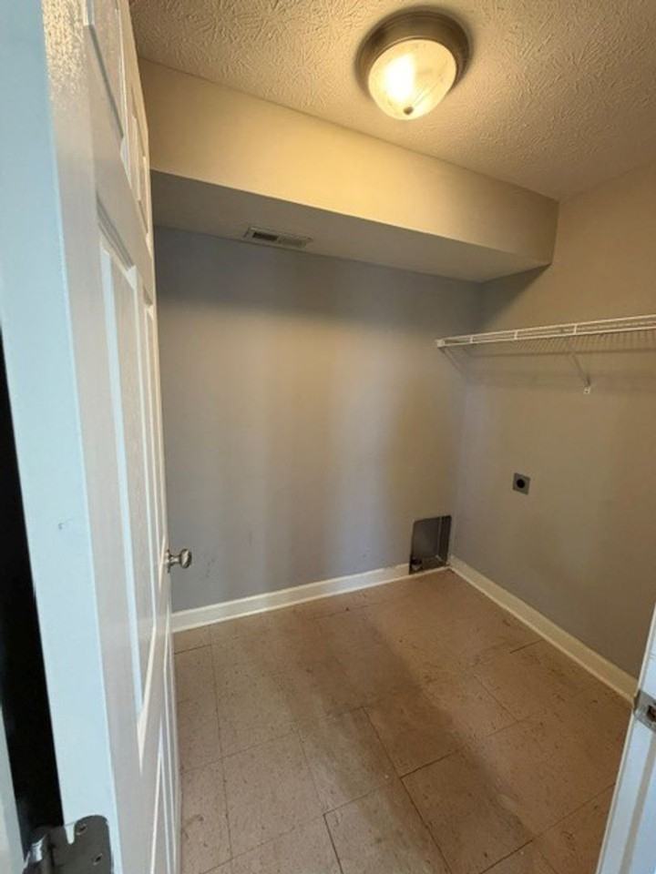 257 Audley Ave - Photo 5 of 12