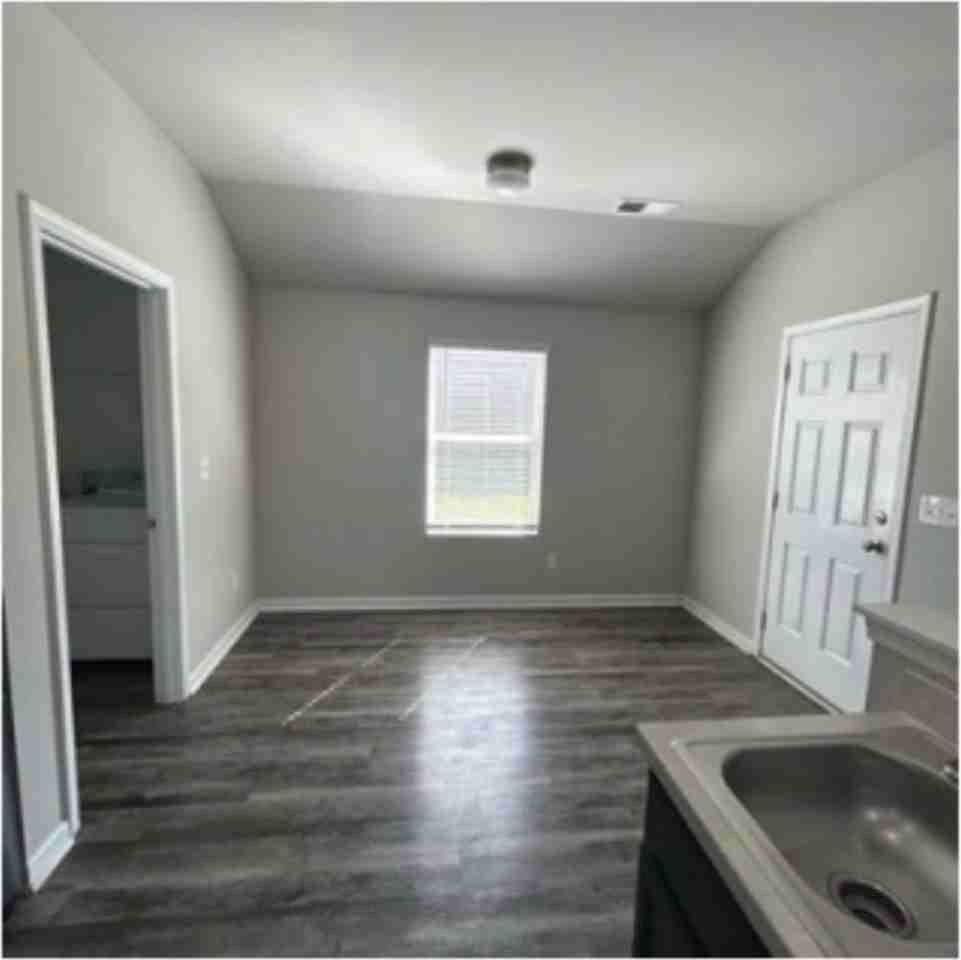 441 Woodland Trl - Photo 3 of 5