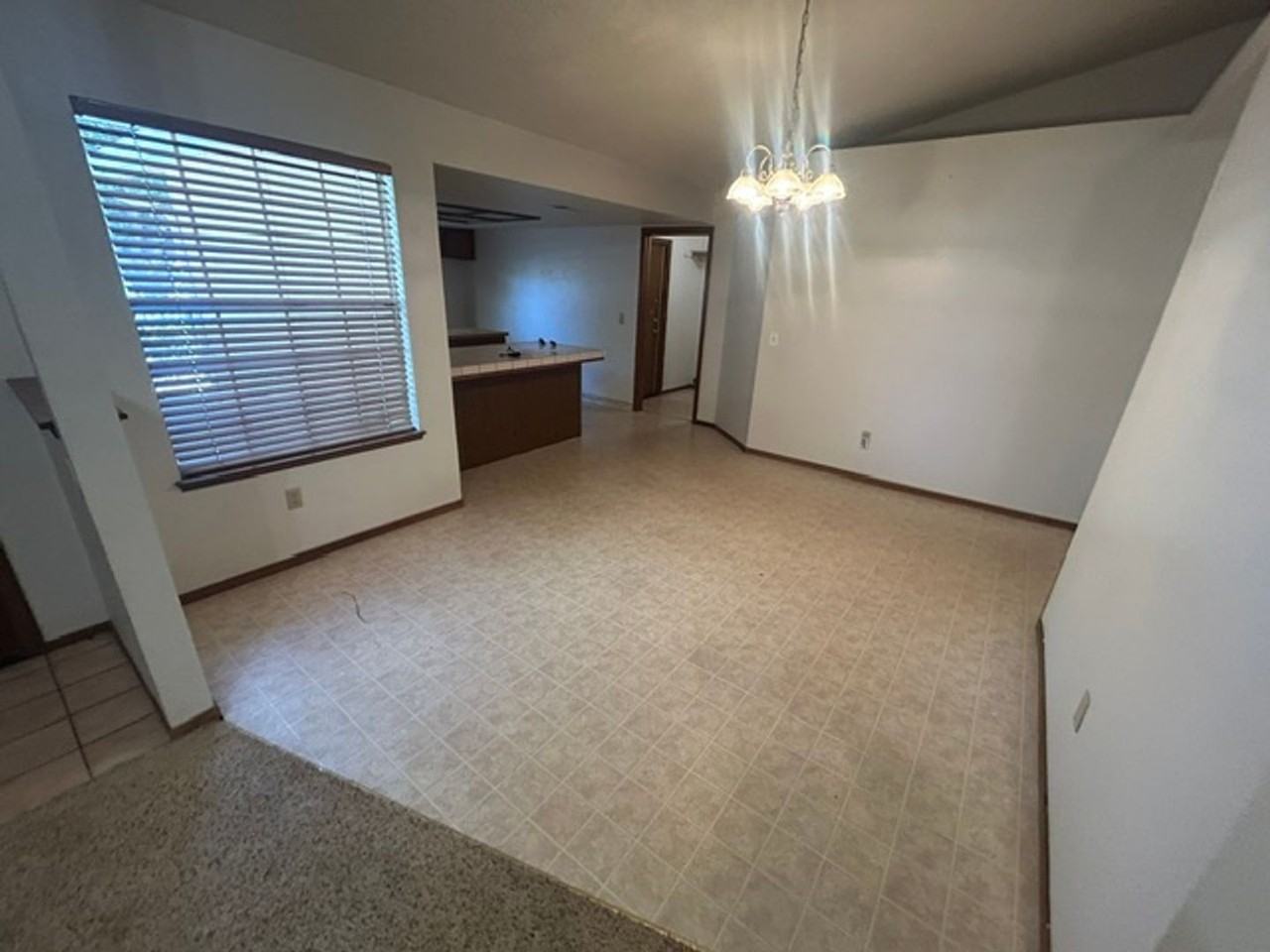 6025 W Paradise Ave - Photo 4 of 11