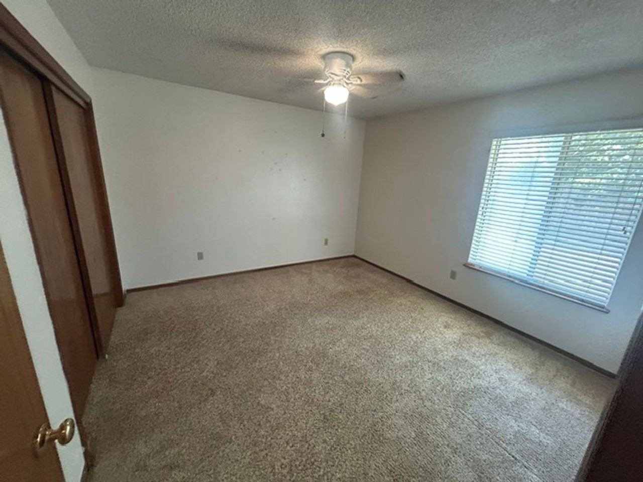 6025 W Paradise Ave - Photo 5 of 11
