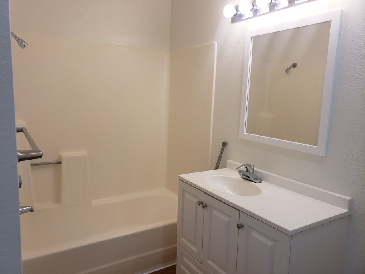 Aeg 55+ Senior Property in the Heart of HIllcrest - Photo 7 of 22