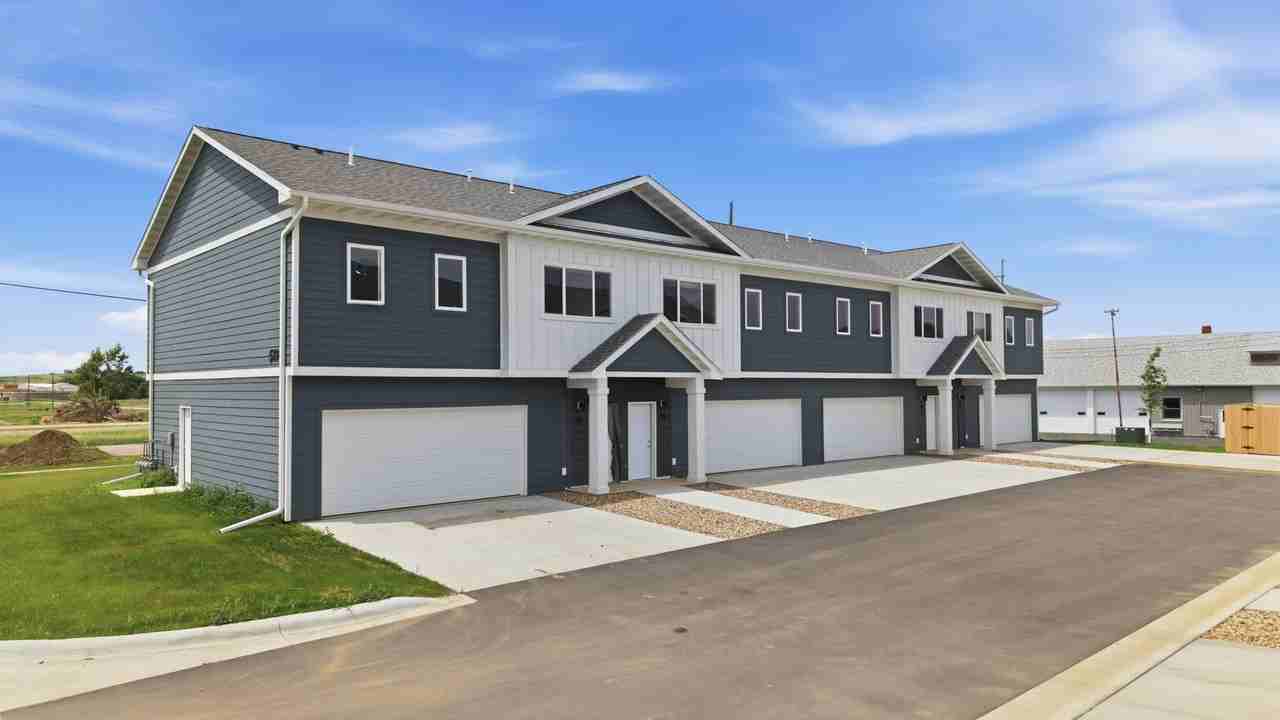 Overlook Apartments - Photo 3 of 50