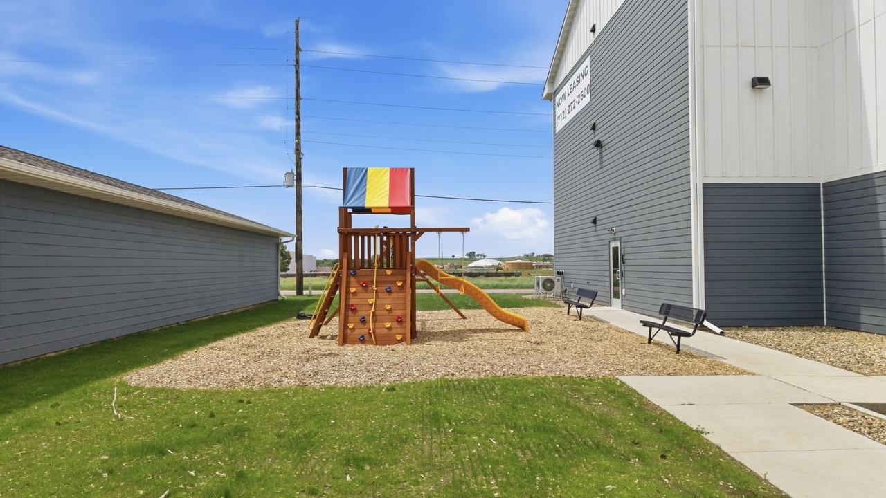Overlook Apartments - Photo 5 of 50