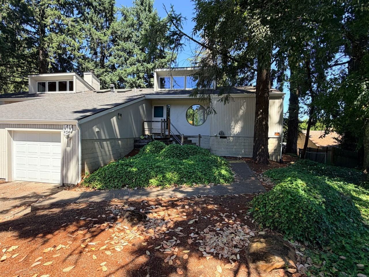 1545 Distinctive Ct S
