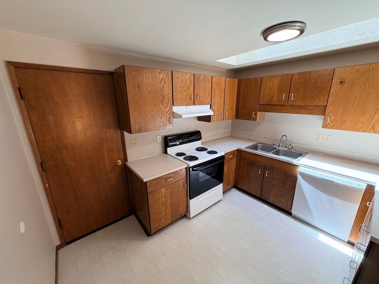 1545 Distinctive Ct S - Photo 4 of 12