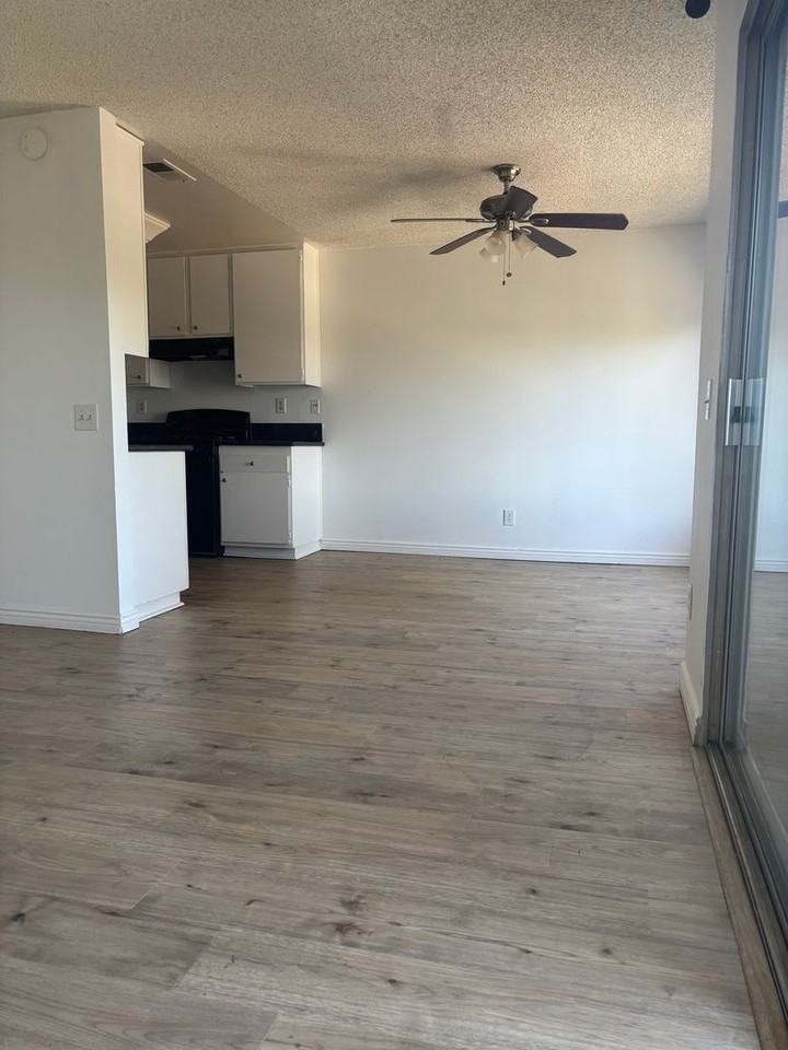 4220 Vista Del Rio Way #4 - Photo 5 of 15