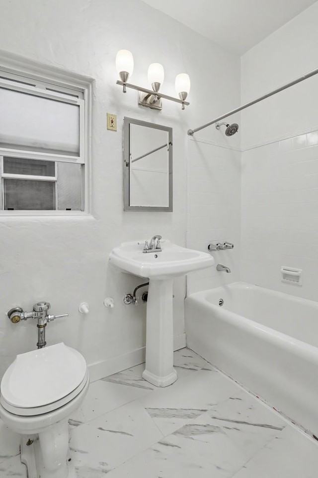 611 E 20th St - Photo 4 of 23