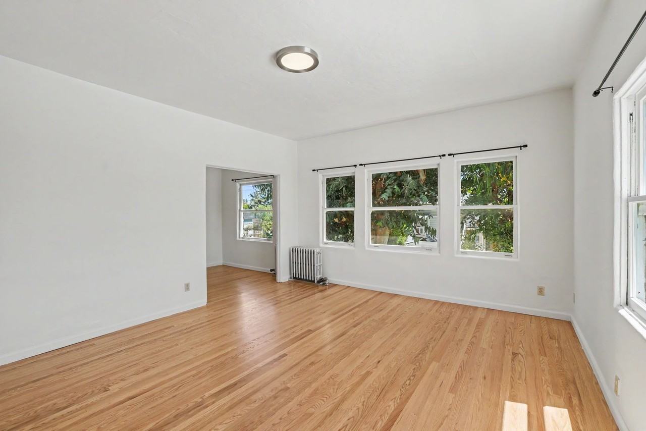 611 E 20th St - Photo 6 of 23
