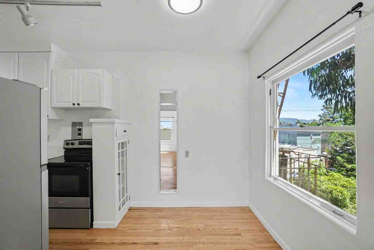 611 E 20th St - Photo 7 of 23