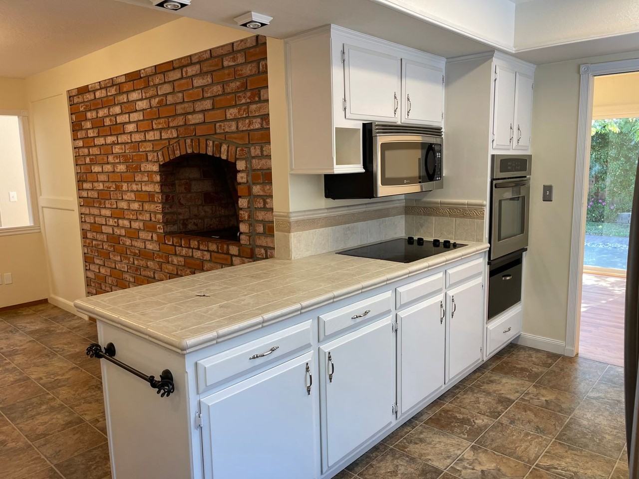 1428 Roselli Dr - Photo 3 of 19