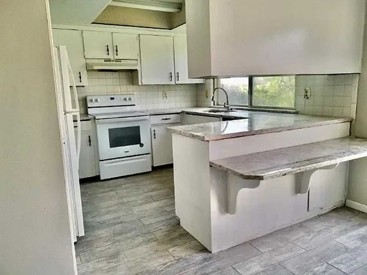 6219 E 127th St - Photo 3 of 7