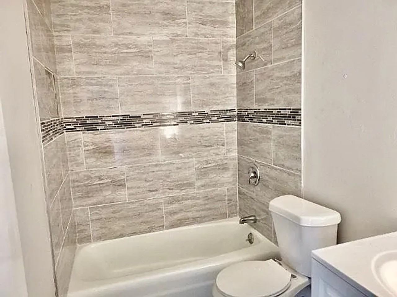 6219 E 127th St - Photo 5 of 7