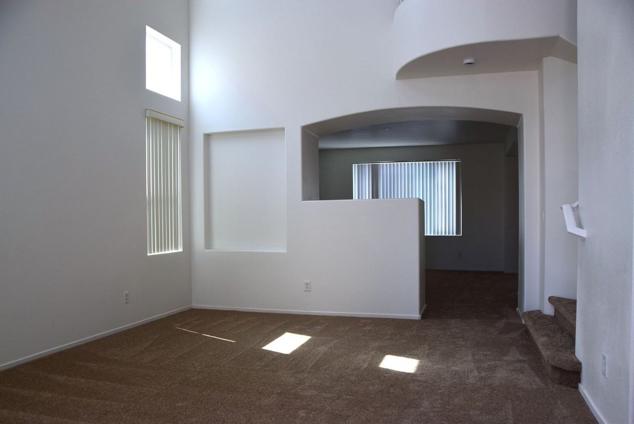 9493 Grove Ridge Ave - Photo 4 of 43